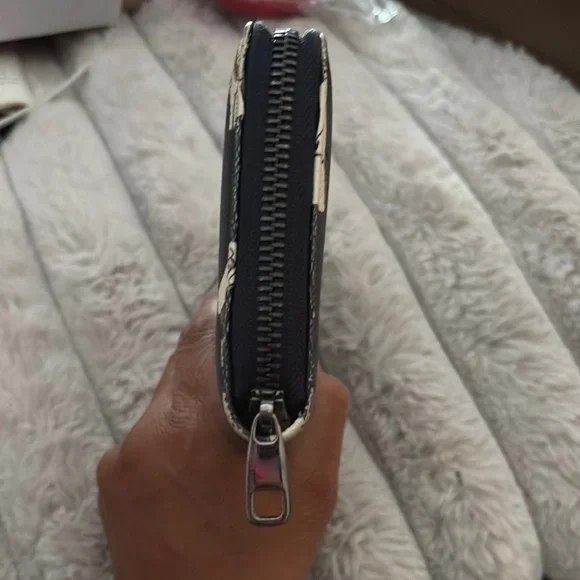 Dolce & Gabbana Black Wallet with Shoe Motif - Picture 4 of 9